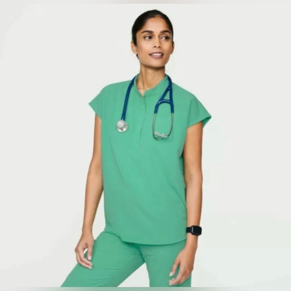 Figs Rafaela scrub top. Surgical Green. Medium. NWT.